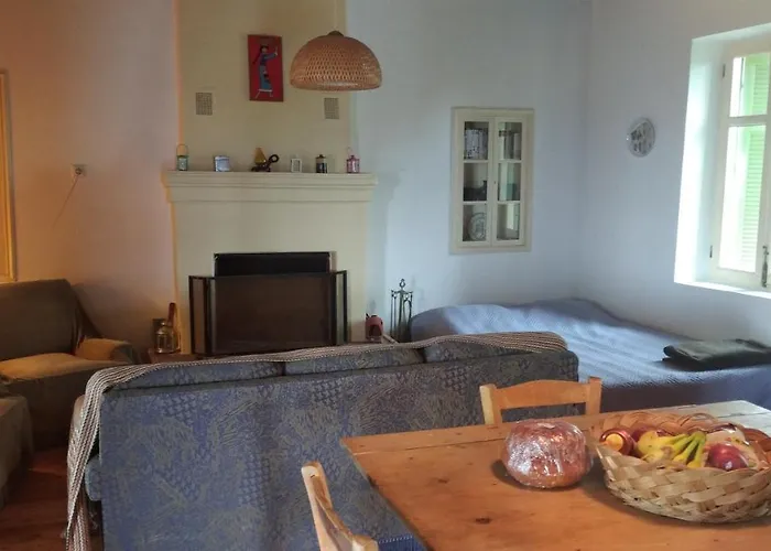 Mistra Estates The Vine Pikouliánika