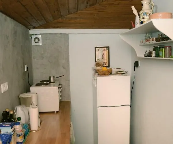 Mistra Estates The Vine *